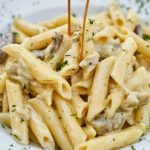 close-up-of-creamy-pasta-with-herbs-offering-a-delicious-italian-meal